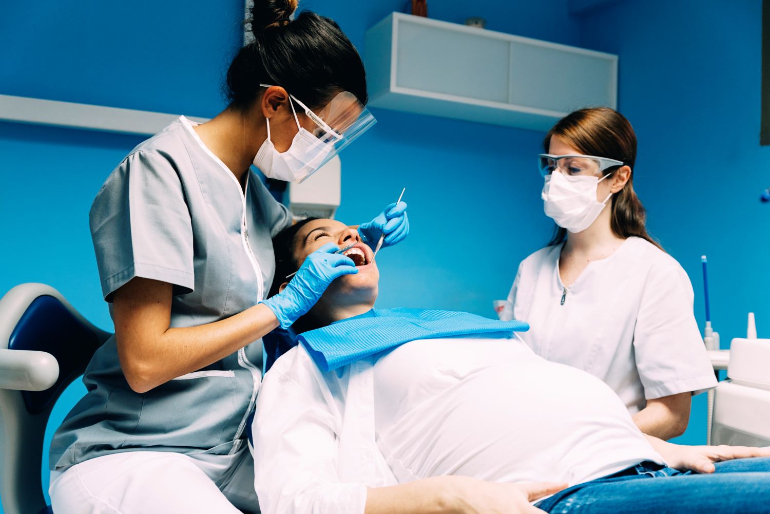 Dentists with a patient during a dental intervention